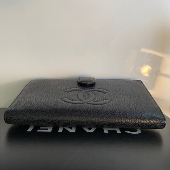 CHANEL CC Logo Caviar Leather Wallet - Picture 3 of 9